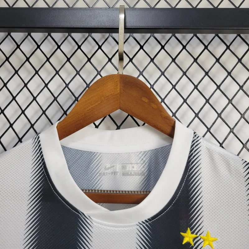 Retro Juventus Home Kit 11/12 Football Jersey